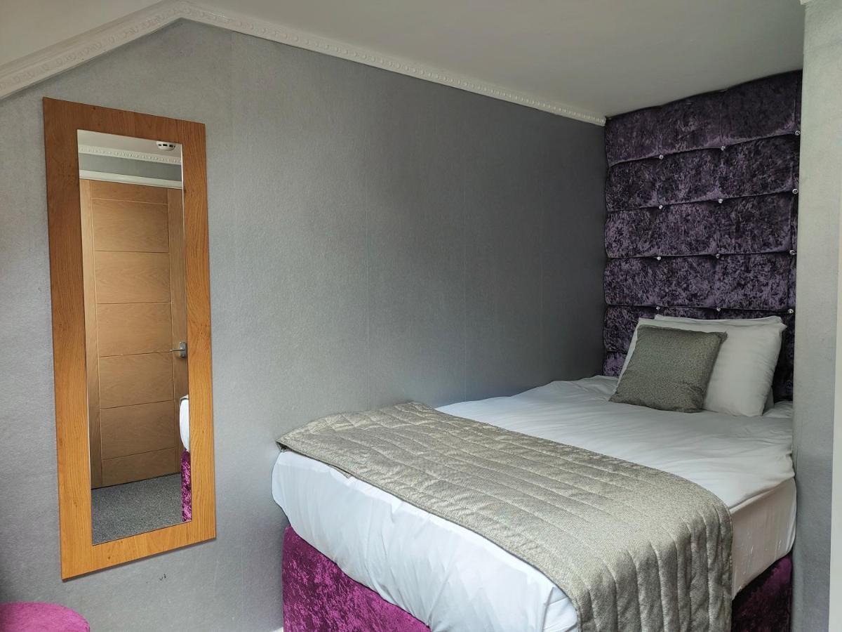 Hotels 24-7 - The Old Victoria Hotel นิวพอร์ต ภายนอก รูปภาพ