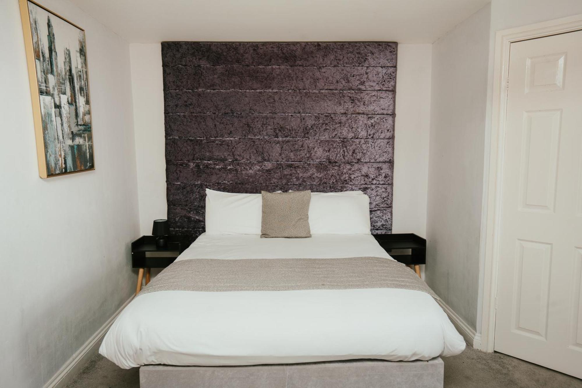 Hotels 24-7 - The Old Victoria Hotel นิวพอร์ต ภายนอก รูปภาพ