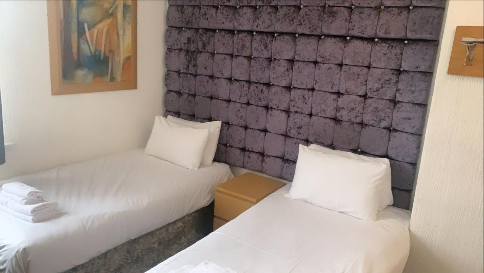 Hotels 24-7 - The Old Victoria Hotel นิวพอร์ต ภายนอก รูปภาพ