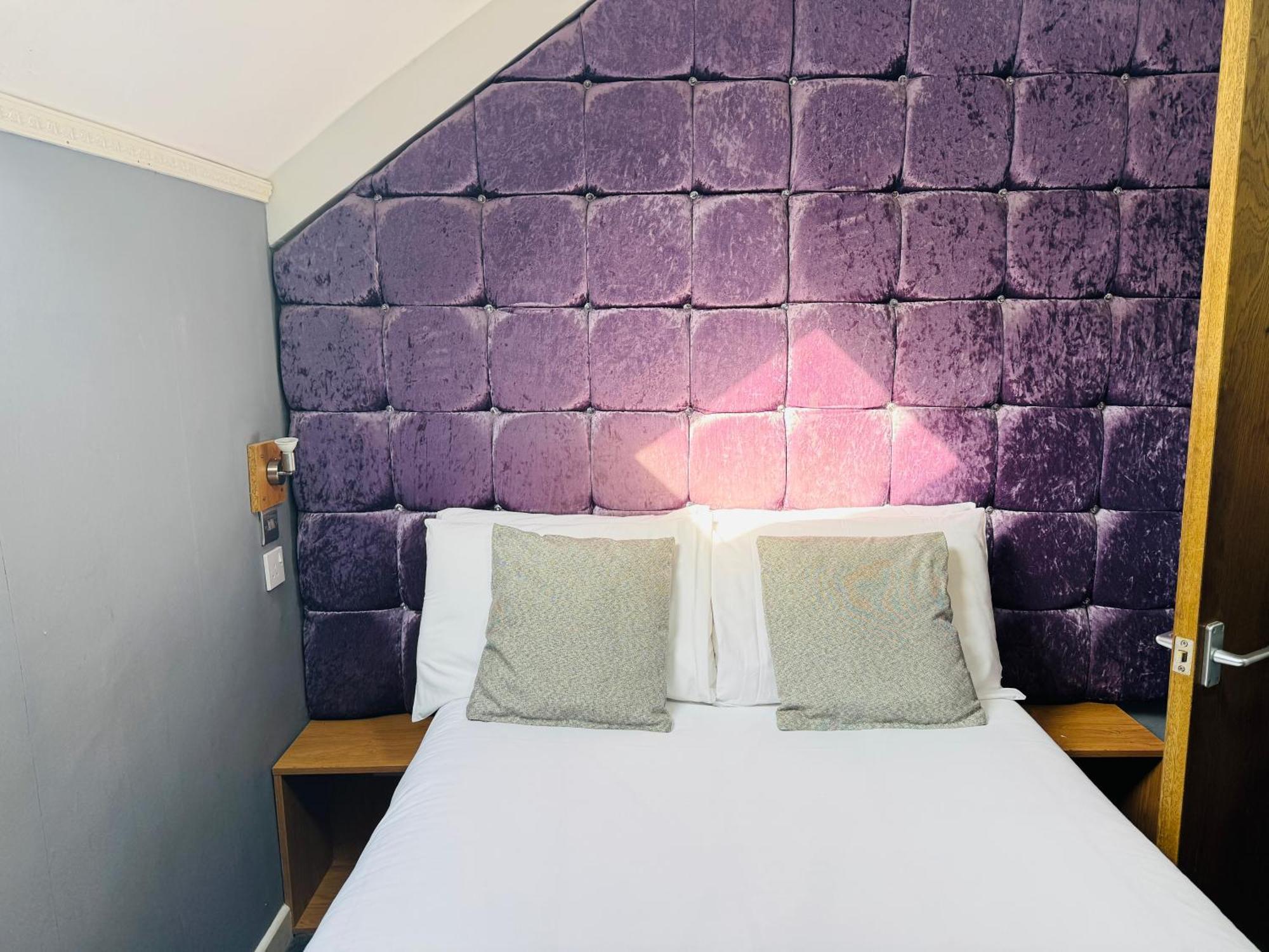 Hotels 24-7 - The Old Victoria Hotel นิวพอร์ต ภายนอก รูปภาพ